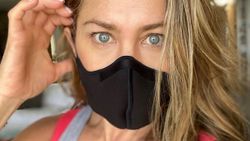 Jennifer Aniston: Şu lanet maskeyi takın