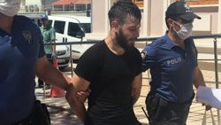 Konya'da kuyumcunun otomobilinden para çalındı