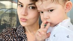 Fahriye Evcen, oğlu Karan'la poz verdi