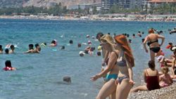 Antalya plajları eski günlerine döndü