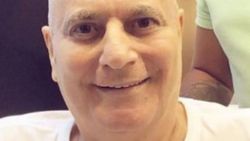 Mehmet Ali Erbil, saçlarını kestirdi
