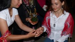 Milli Savunma Üniversitesi’ni kazanınca kına yakıldı