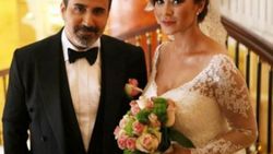 Emrah, boşanıyor