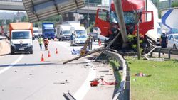 TEM otoyolundaki kaza İstanbul trafiğini felç etti