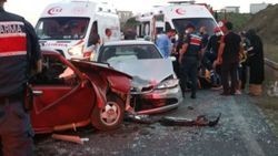Kocaeli’de iki araç kafa kafaya çarpıştı: 6 yaralı