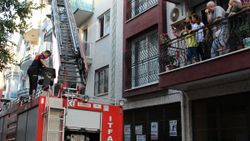 Aydın'da kaynak makinesi balkon perdesini tutuşturdu