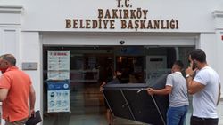 Bakırköy Belediyesi'ne haciz geldi