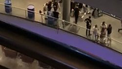 Beylikdüzü’nde gece kulübü önünde silahlar konuştu