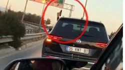 İzmir'de şehir magandası trafikte havaya ateş açtı