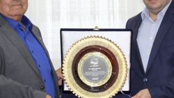 Diyarbakırlı Hamo Ağa’ya ‘Barış Elçisi’ plaketi