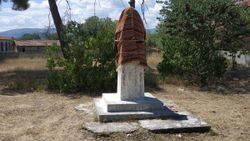 Namaz için Atatürk büstünü örten köylülere CHP'den tepki
