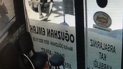 Denizli'de aranan zanlı, polis memurunun ayağını kırdı