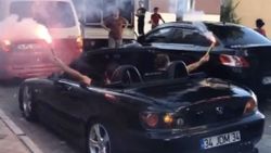 İstanbul’dan gelin alan grup, ortalığı toza dumana kattı
