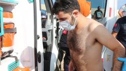 Antalya’da polis iki genci boğulmak üzereyken kurtardı