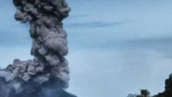 Endonezya'da Sinabung Yanardağı patladı