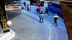 Adana'da 30 bin lirayı alıp kaçtı, trafik polisi yakaladı