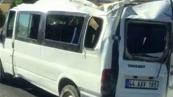 Adıyaman'da kaza yapan minibüs yolda son sürat ilerledi