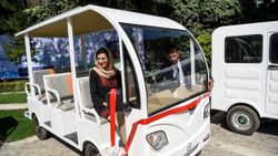 Afganistan yerli otomobil üretti