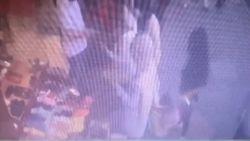Küçükçekmece'de genç kız bebek arabasından çanta çaldı