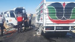 Diyarbakır'da temizlik aracı ile kamyonet çarpıştı: 2 ölü, 2 yaralı