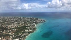 Barbados İngiltere'nin sömürgesi olmaktan kurtuluyor