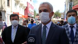Sokakta sigara yasağına uymayan 4 kişiye ceza kesildi