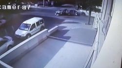 Isparta'da 1’i otobüs 3 aracın birbirine girdiği kaza kamerada