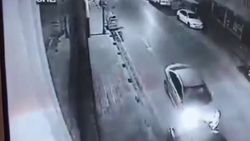 Pendik’te alkollü sürücü park halindeki araçlara çarptı