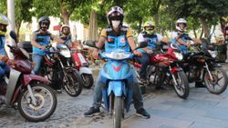 Antalya;'da motosikletli kuryeler saygı bekliyor