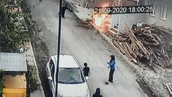 Avcılar'da ateşle oynayan çocuklar motosikleti küle çevirdi