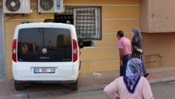 Mersin'de acemi sürücü sağlık ocağına daldı
