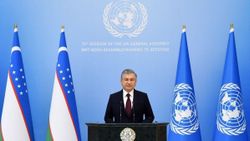 Özbekistan Cumhurbaşkanı BM'de ilk kez Özbekçe konuştu