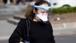 Japon uzmanlara göre plastik siperlikler koronavirüse karşı etkisiz
