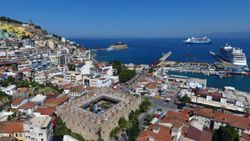 Kuşadası’nın nüfusu 35 ili geçti