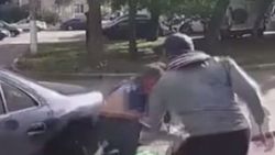 Rusya’da otomobil çalmaya kalkıştı, dayak yedi