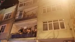 Kadıköy'de yangın: 20 kişi kurtarıldı
