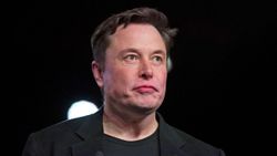 Elon Musk: Koronavirüsün aşısı olmayacak