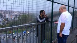 Sultangazi'de intihar girişimini görüntülemek için yarıştılar