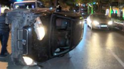 Kadıköy'de park halindeki araca çarpan otomobil takla attı