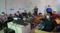 Tel Abyad'da terör zulmünden kurtulan minikler ilk defa sinema izleme heyecanı yaşadı