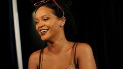 Rihanna'nın şovunda 'Hadis-i Şerif' remixi ile dans ettiler