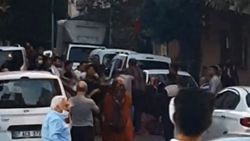 Sultangazi'de kadınların merdiven temizleme kavgası