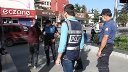 Çorum'da maske denetimi yapan polisi görünce koşarak kaçtı