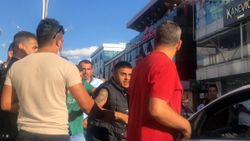 Erzincan'da annesine çarpan sürücüyü dövdü