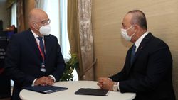 Mevlüt Çavuşoğlu, mevkidaşı Nikos Dendias ile görüştü
