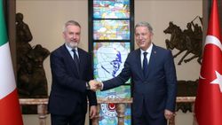 Hulusi Akar, İtalya Savunma Bakanı ile görüşecek