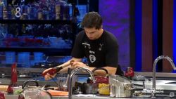MasterChef'de Sefa parmağını mutfak robotuna kaptırdı