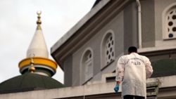 Kırklareli'nde caminin alemleri çalındı