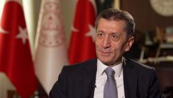 Ziya Selçuk'tan tüm öğretmenlere yarın için fidan dikme çağrısı