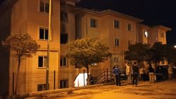 İzmir'de 4 katlı binada yangın